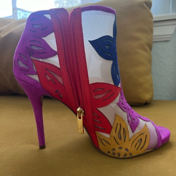 JESSICA SIMPSON
Bliths Floral & Mesh Peep-Toe Ankle Booties - Picture 6 of 11